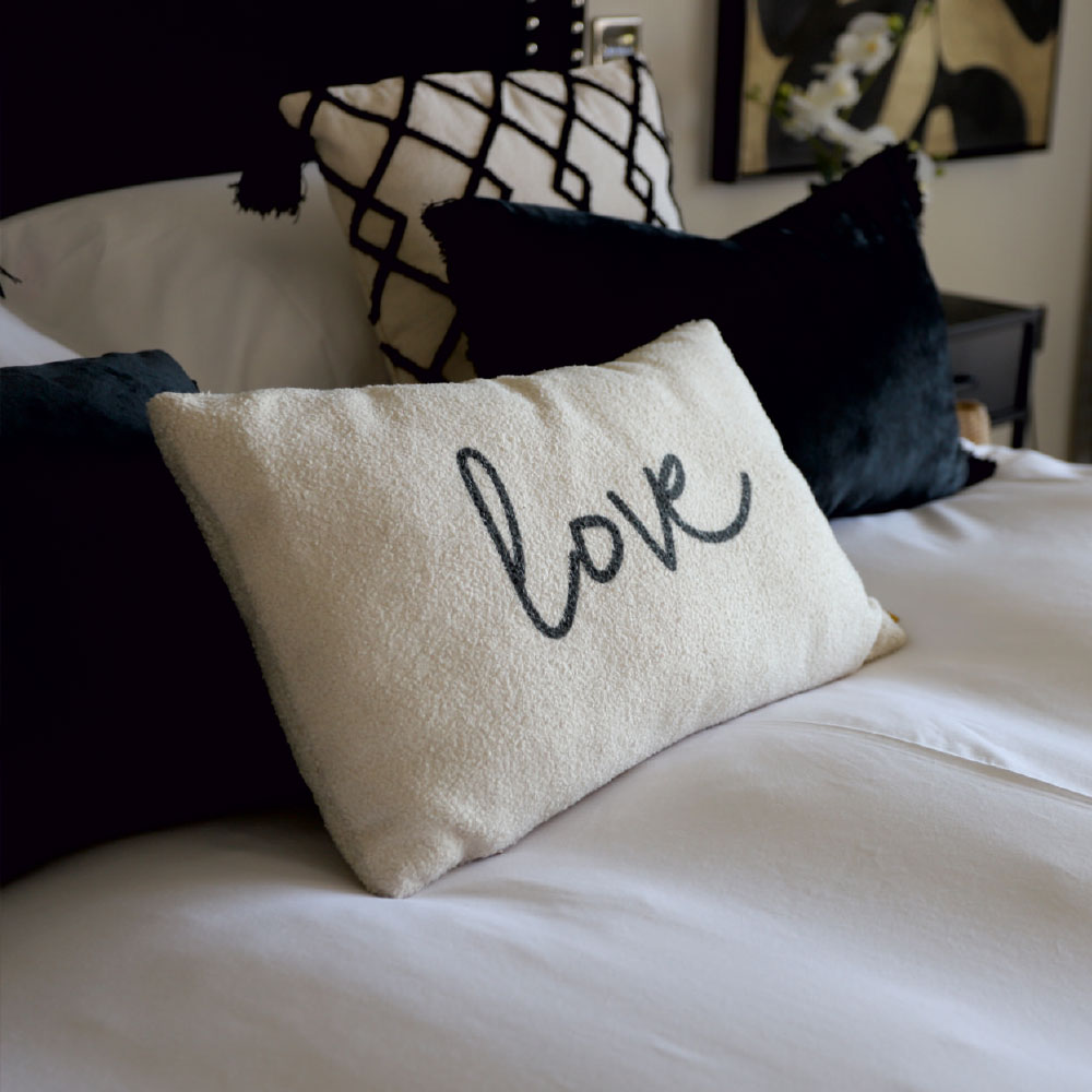 loudoun-main-heaven-love-pillow